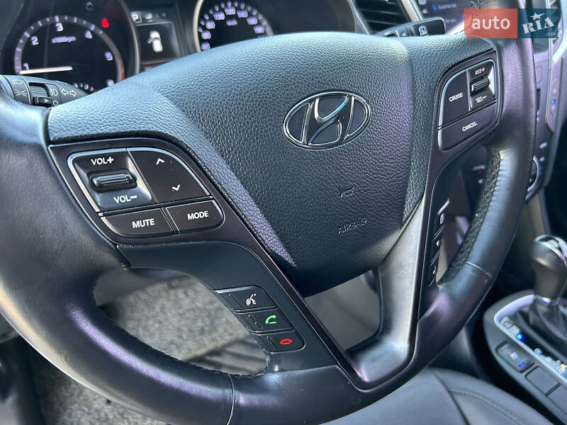 Внедорожник / Кроссовер Hyundai Santa FE 2015 в Дубно