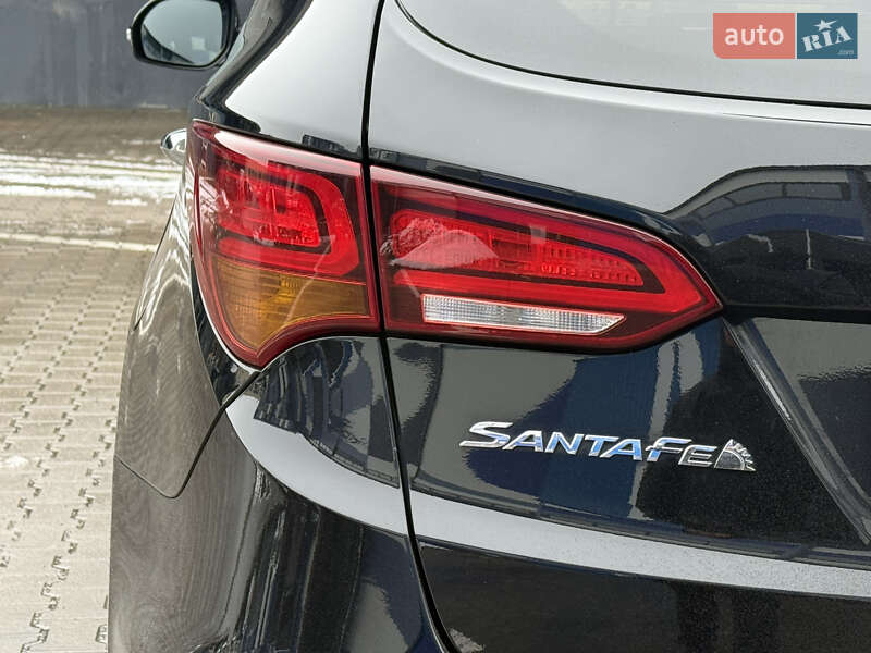 Внедорожник / Кроссовер Hyundai Santa FE 2016 в Ровно
