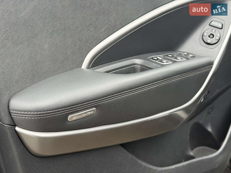Внедорожник / Кроссовер Hyundai Santa FE 2016 в Ровно