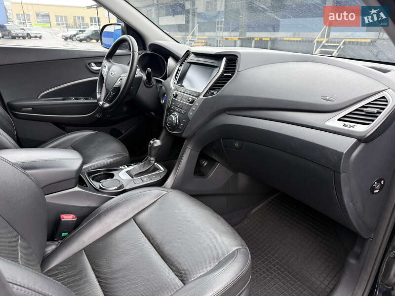 Внедорожник / Кроссовер Hyundai Santa FE 2016 в Ровно