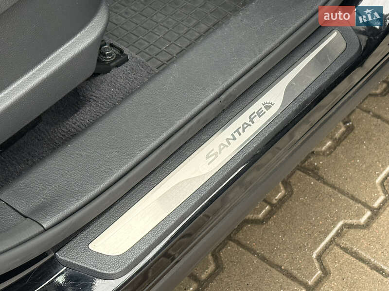 Внедорожник / Кроссовер Hyundai Santa FE 2016 в Ровно