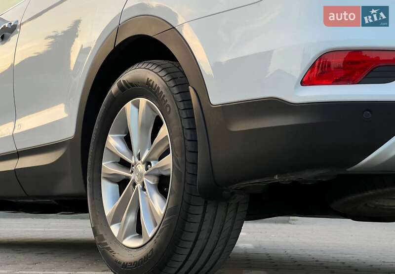 Позашляховик / Кросовер Hyundai Santa FE 2015 в Березному