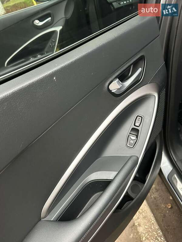 Внедорожник / Кроссовер Hyundai Santa FE 2015 в Черновцах