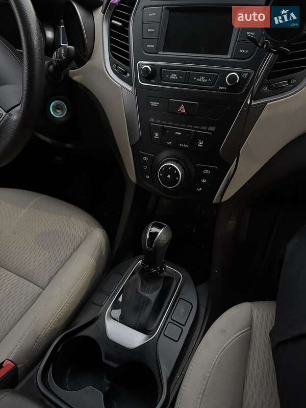 Внедорожник / Кроссовер Hyundai Santa FE 2016 в Ровно