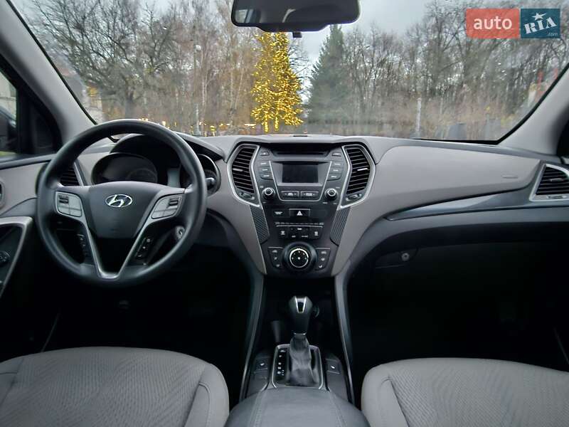 Внедорожник / Кроссовер Hyundai Santa FE 2015 в Киеве