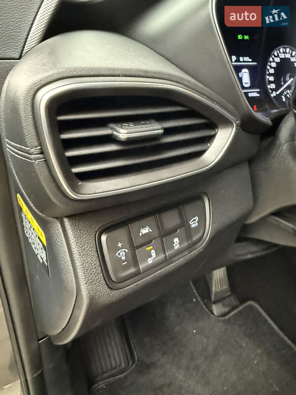 Внедорожник / Кроссовер Hyundai Santa FE 2018 в Днепре