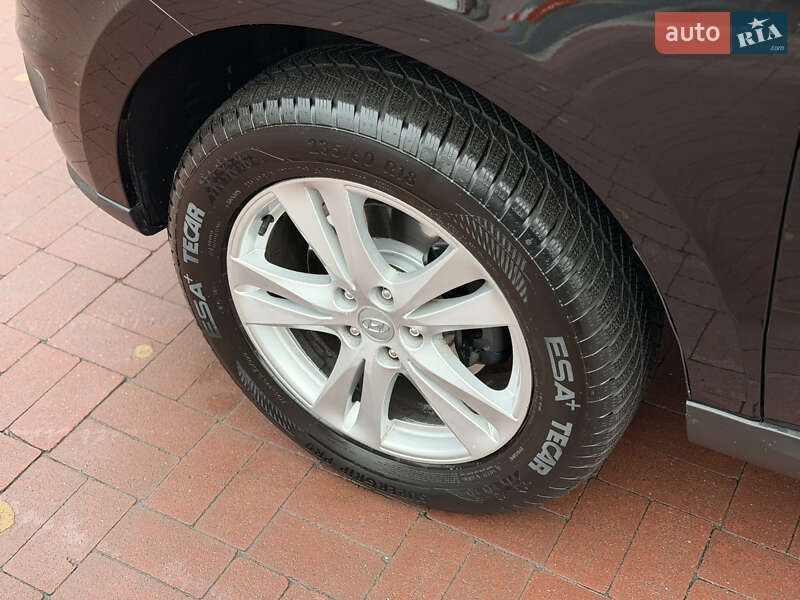 Внедорожник / Кроссовер Hyundai Santa FE 2010 в Ровно