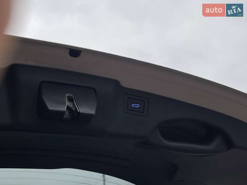 Позашляховик / Кросовер Hyundai Santa FE 2015 в Києві