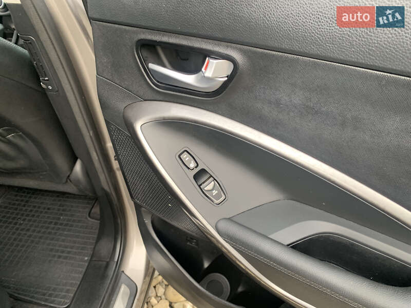 Внедорожник / Кроссовер Hyundai Santa FE 2016 в Черновцах