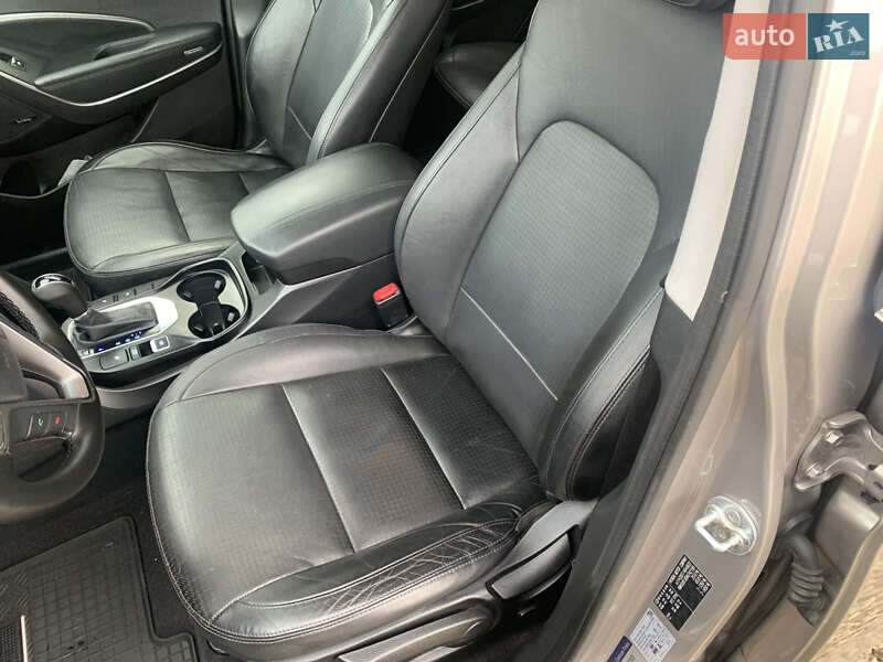 Внедорожник / Кроссовер Hyundai Santa FE 2016 в Черновцах