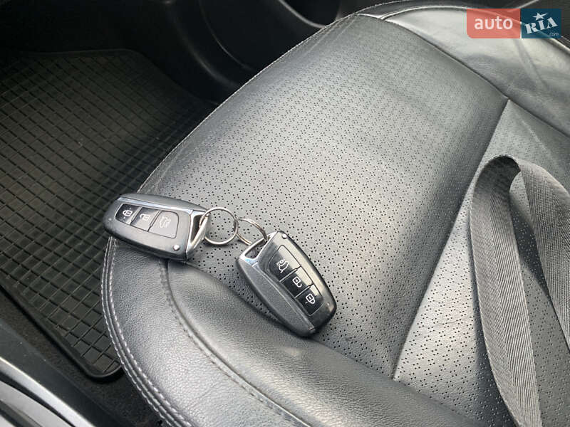 Внедорожник / Кроссовер Hyundai Santa FE 2016 в Черновцах