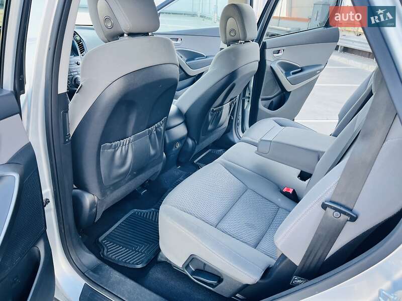 Внедорожник / Кроссовер Hyundai Santa FE 2016 в Киеве