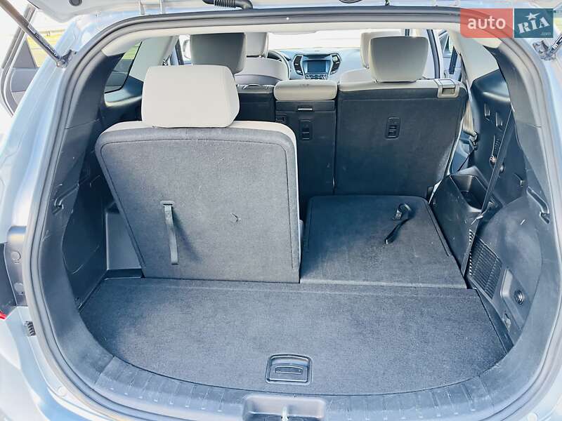 Внедорожник / Кроссовер Hyundai Santa FE 2016 в Киеве