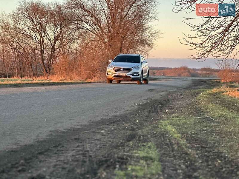 Внедорожник / Кроссовер Hyundai Santa FE 2016 в Врадиевке