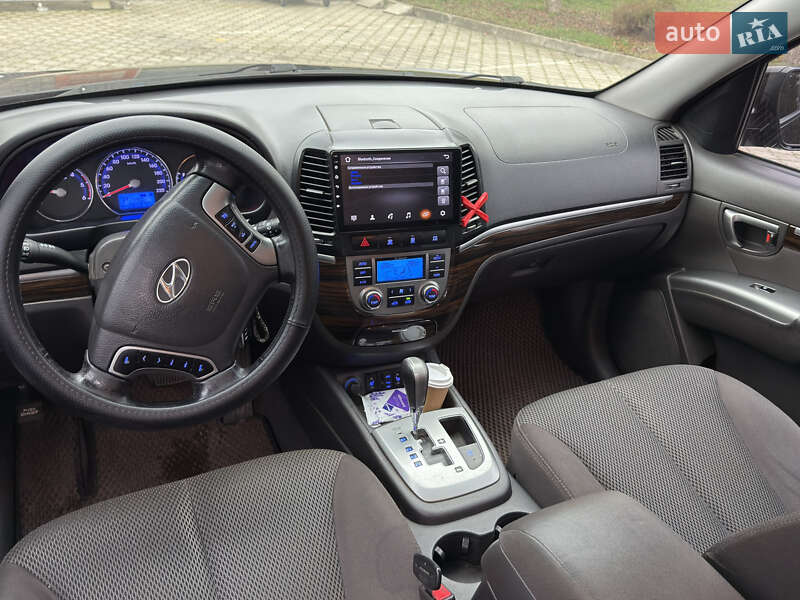 Позашляховик / Кросовер Hyundai Santa FE 2011 в Павлограді