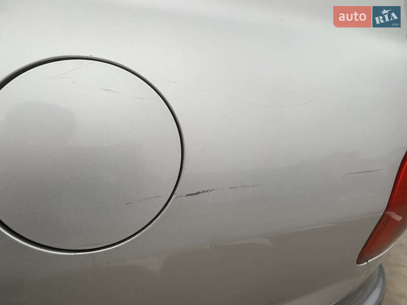 Внедорожник / Кроссовер Hyundai Santa FE 2003 в Киеве