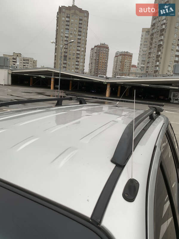 Внедорожник / Кроссовер Hyundai Santa FE 2003 в Киеве