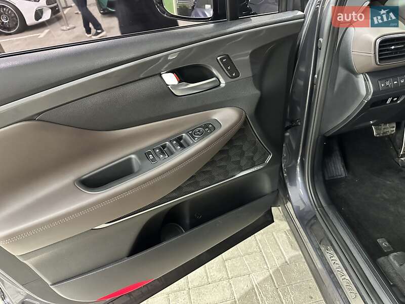 Внедорожник / Кроссовер Hyundai Santa FE 2021 в Киеве