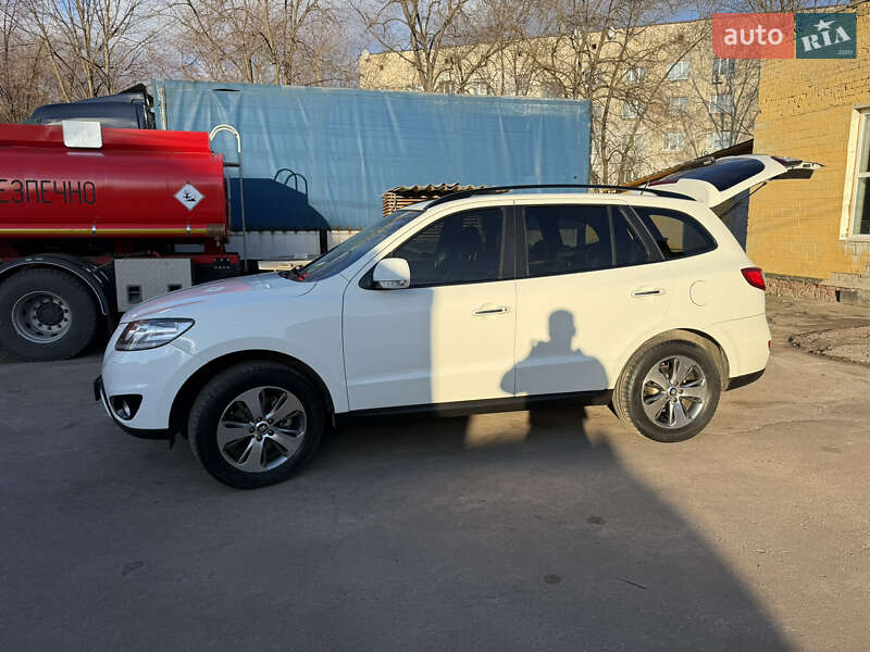 Внедорожник / Кроссовер Hyundai Santa FE 2011 в Чернигове