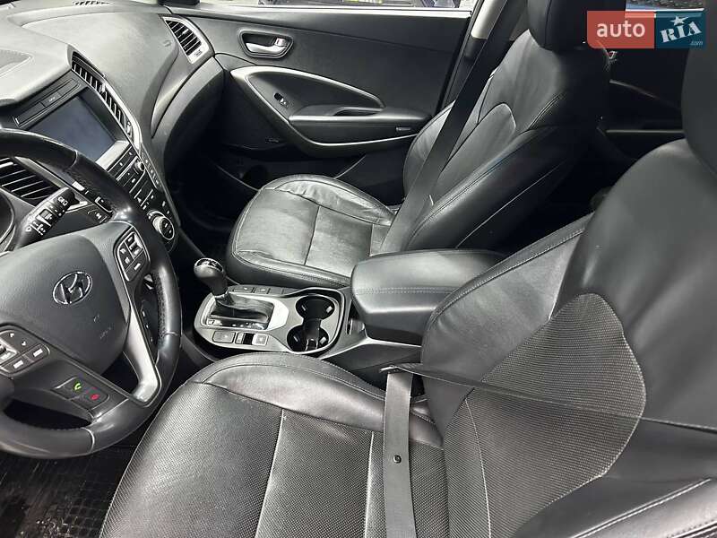 Позашляховик / Кросовер Hyundai Santa FE 2015 в Чернівцях