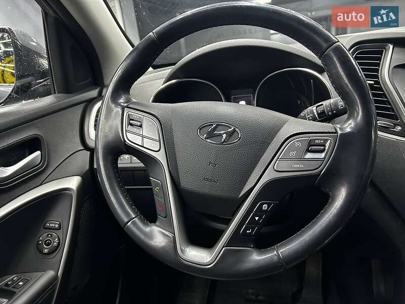 Позашляховик / Кросовер Hyundai Santa FE 2015 в Чернівцях