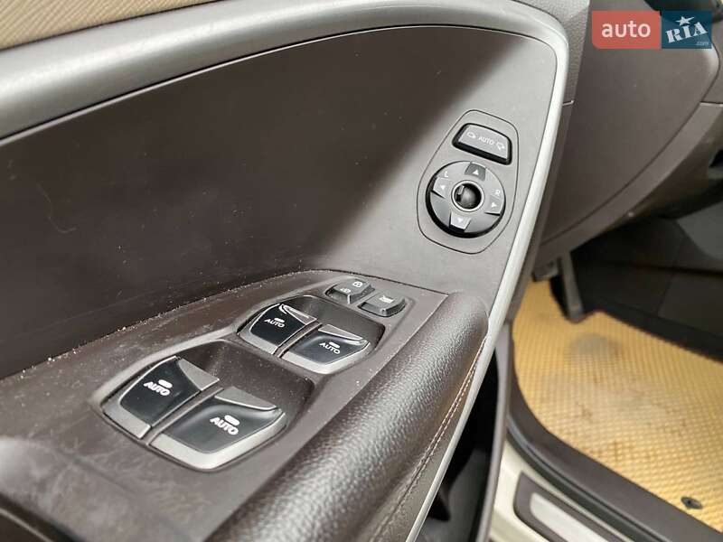 Позашляховик / Кросовер Hyundai Santa FE 2013 в Львові