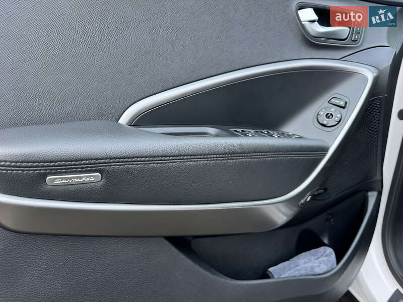 Позашляховик / Кросовер Hyundai Santa FE 2016 в Кам'янець-Подільському