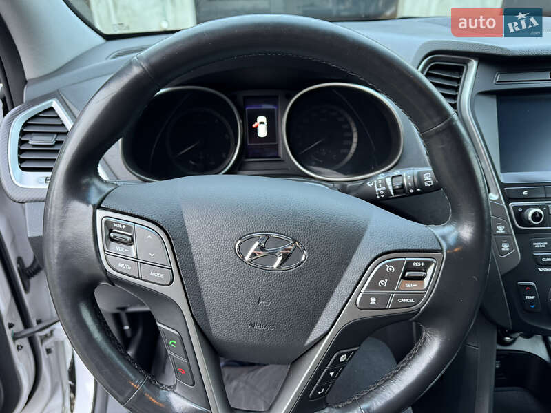 Позашляховик / Кросовер Hyundai Santa FE 2016 в Кам'янець-Подільському