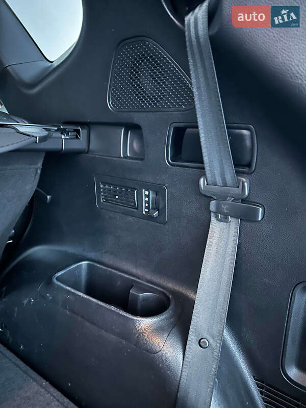 Позашляховик / Кросовер Hyundai Santa FE 2015 в Чернівцях