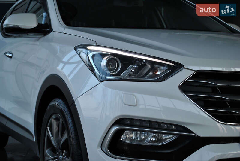 Позашляховик / Кросовер Hyundai Santa FE 2016 в Рівному