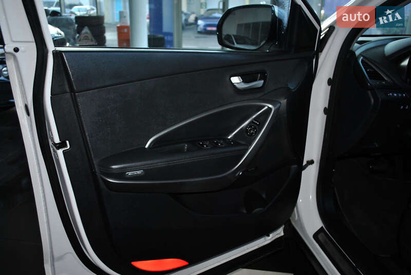 Позашляховик / Кросовер Hyundai Santa FE 2016 в Рівному