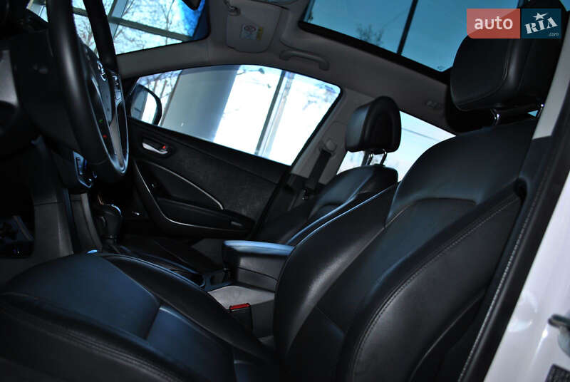 Позашляховик / Кросовер Hyundai Santa FE 2016 в Рівному