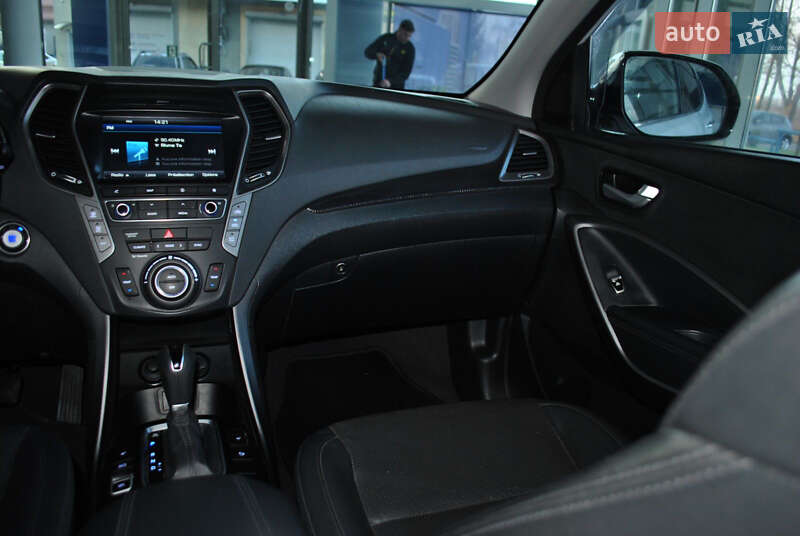 Позашляховик / Кросовер Hyundai Santa FE 2016 в Рівному