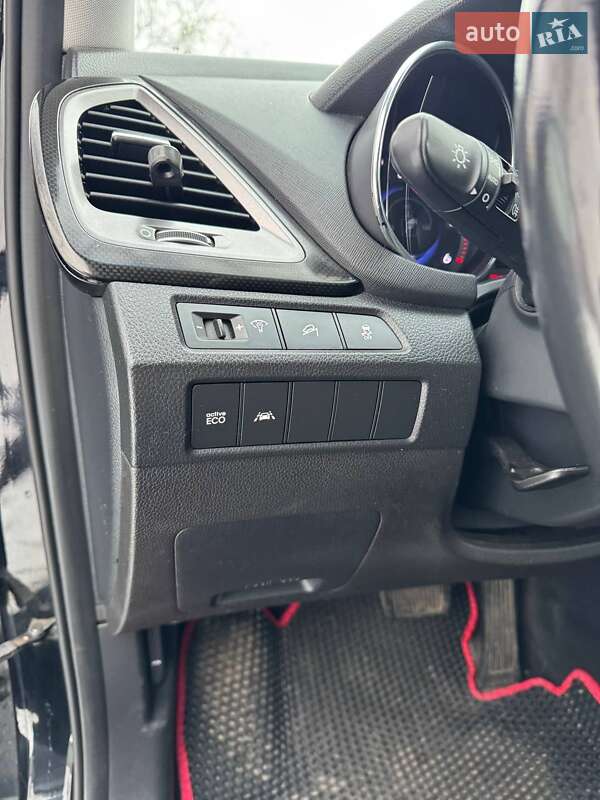 Внедорожник / Кроссовер Hyundai Santa FE 2013 в Киеве