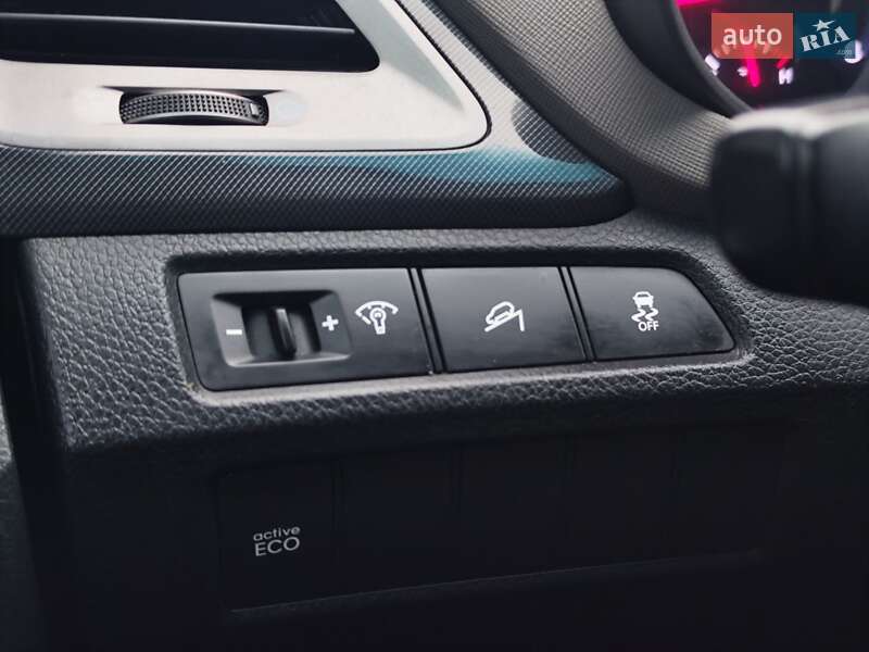 Позашляховик / Кросовер Hyundai Santa FE 2015 в Києві