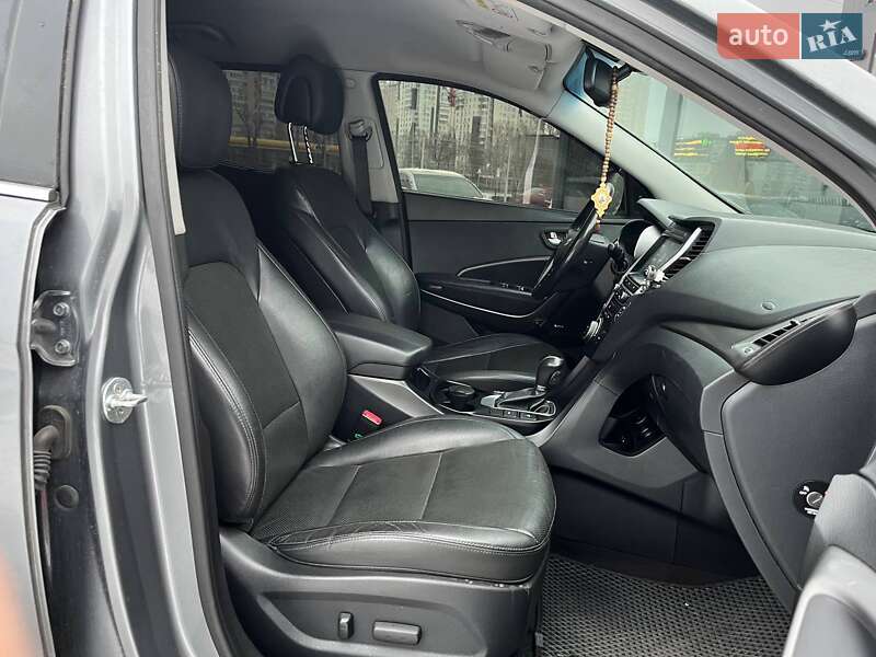 Внедорожник / Кроссовер Hyundai Santa FE 2017 в Киеве