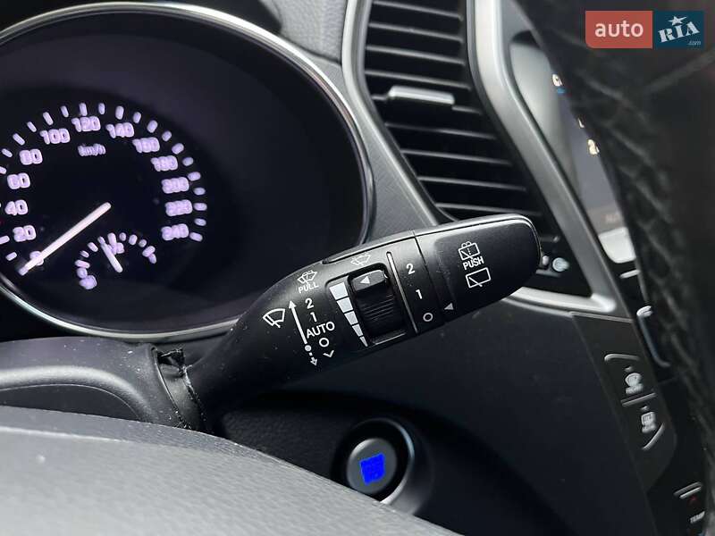 Внедорожник / Кроссовер Hyundai Santa FE 2017 в Киеве