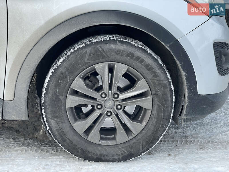 Внедорожник / Кроссовер Hyundai Santa FE 2015 в Киеве