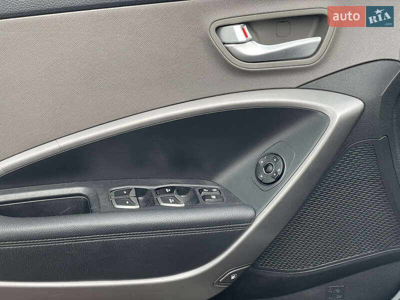 Внедорожник / Кроссовер Hyundai Santa FE 2015 в Киеве