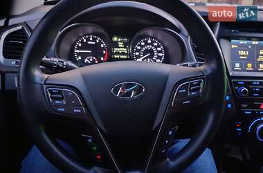 Внедорожник / Кроссовер Hyundai Santa FE 2016 в Ужгороде