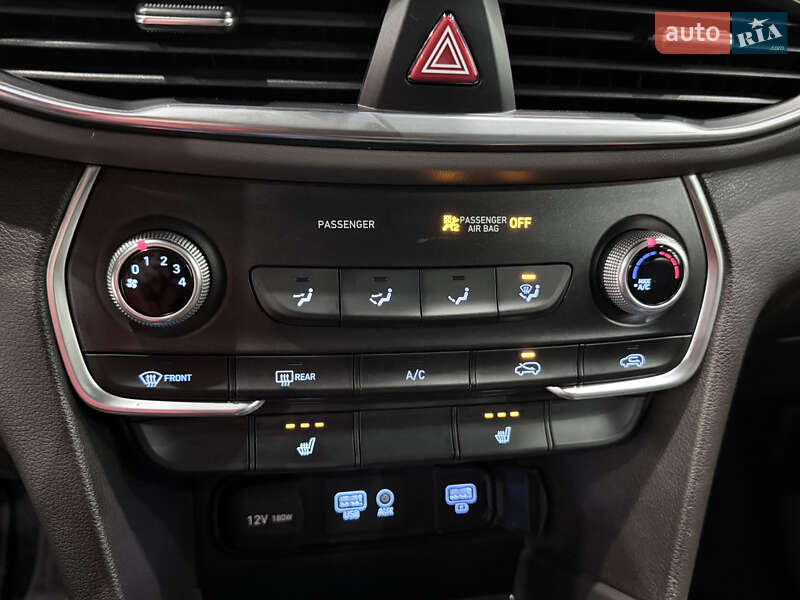 Внедорожник / Кроссовер Hyundai Santa FE 2019 в Одессе