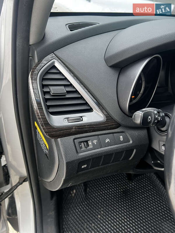 Внедорожник / Кроссовер Hyundai Santa FE 2013 в Житомире фото 17 Внедорожник / Кроссовер Hyundai Santa FE 2013 в Житомире