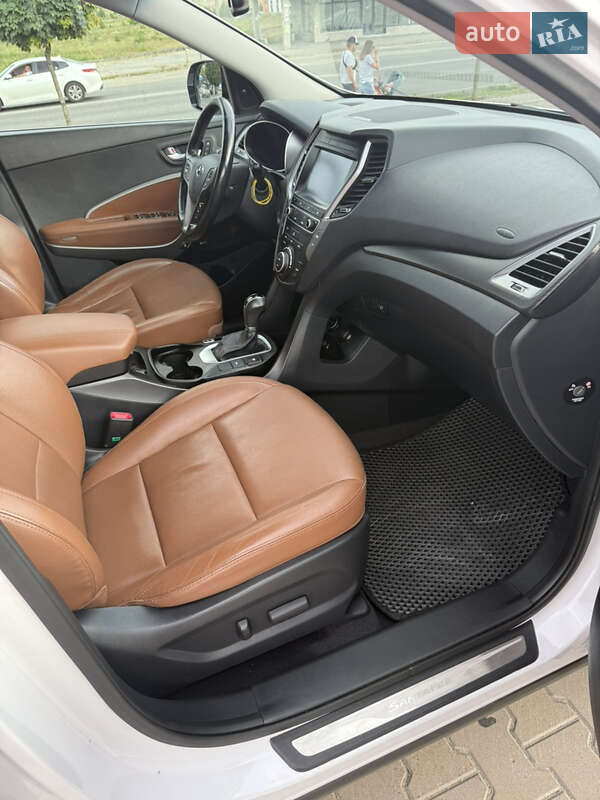 Внедорожник / Кроссовер Hyundai Santa FE 2016 в Киеве