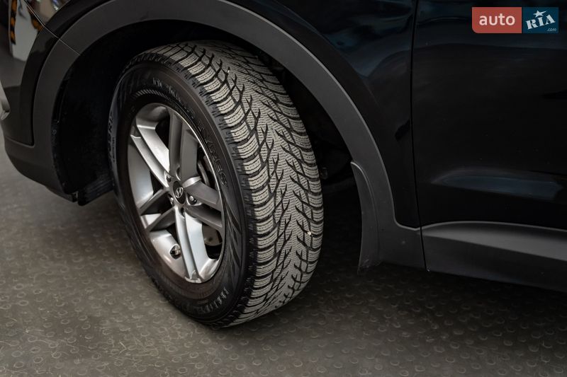 Внедорожник / Кроссовер Hyundai Santa FE 2017 в Киеве