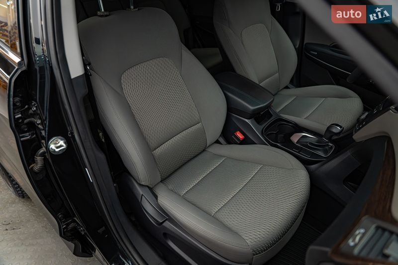 Внедорожник / Кроссовер Hyundai Santa FE 2017 в Киеве