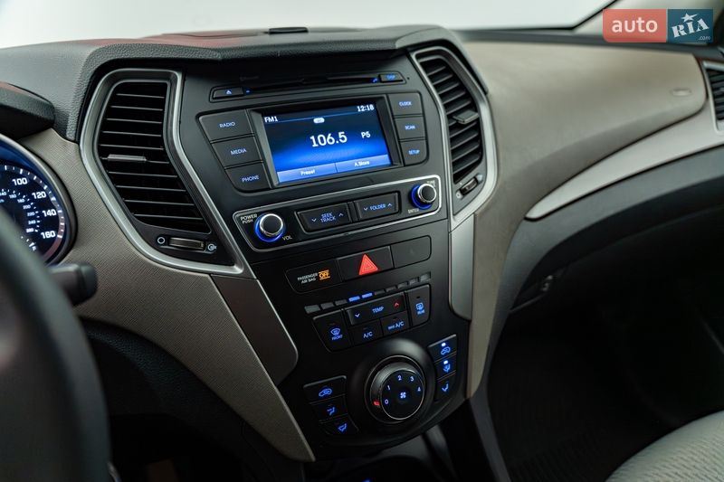 Внедорожник / Кроссовер Hyundai Santa FE 2017 в Киеве