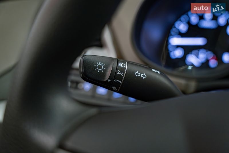 Внедорожник / Кроссовер Hyundai Santa FE 2017 в Киеве