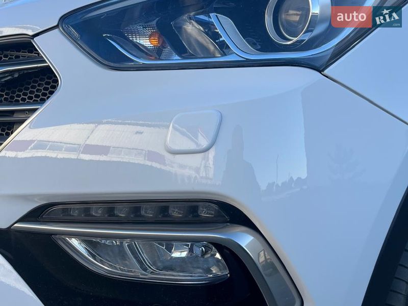 Внедорожник / Кроссовер Hyundai Santa FE 2016 в Луцке