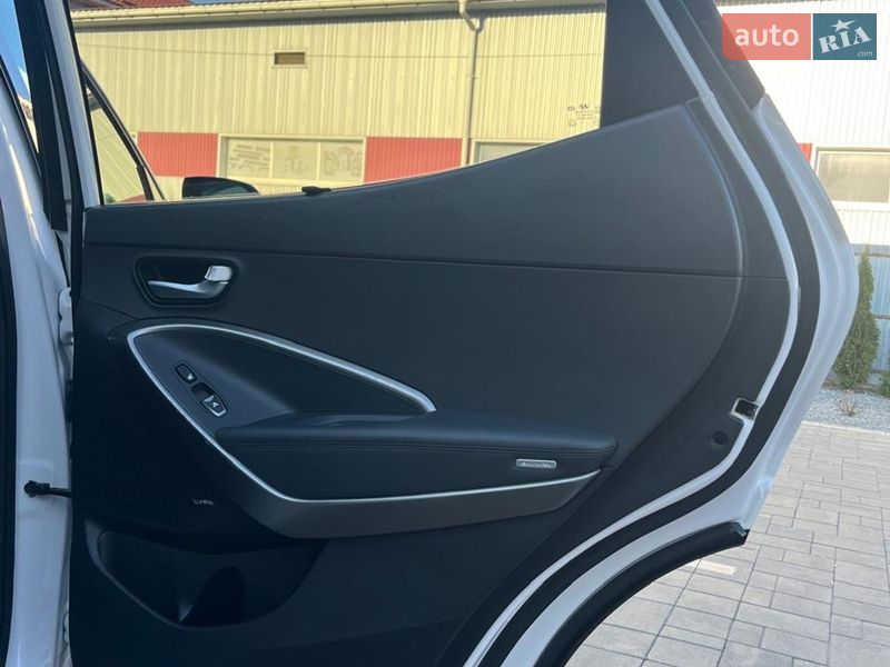 Внедорожник / Кроссовер Hyundai Santa FE 2016 в Луцке