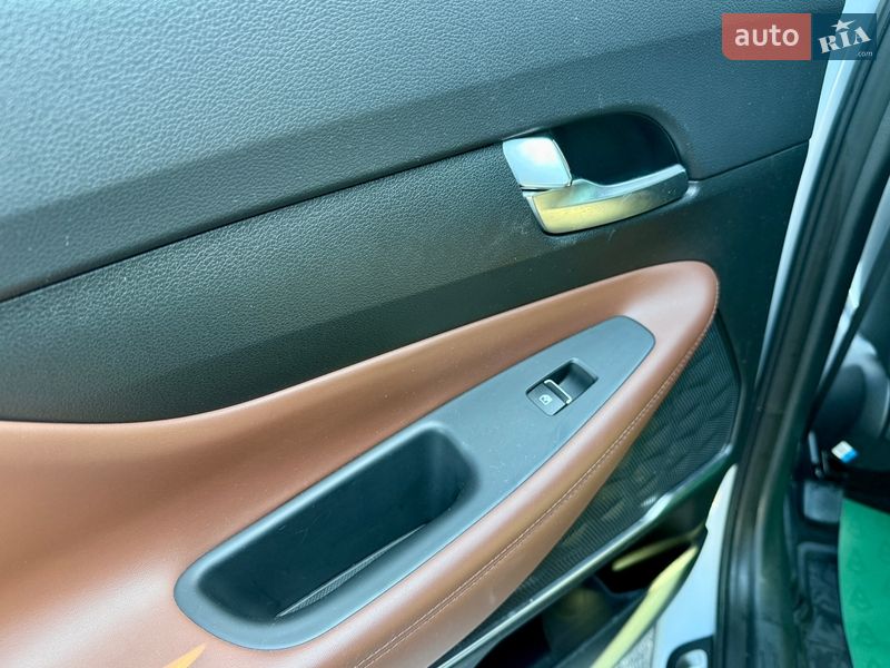 Внедорожник / Кроссовер Hyundai Santa FE 2021 в Киеве